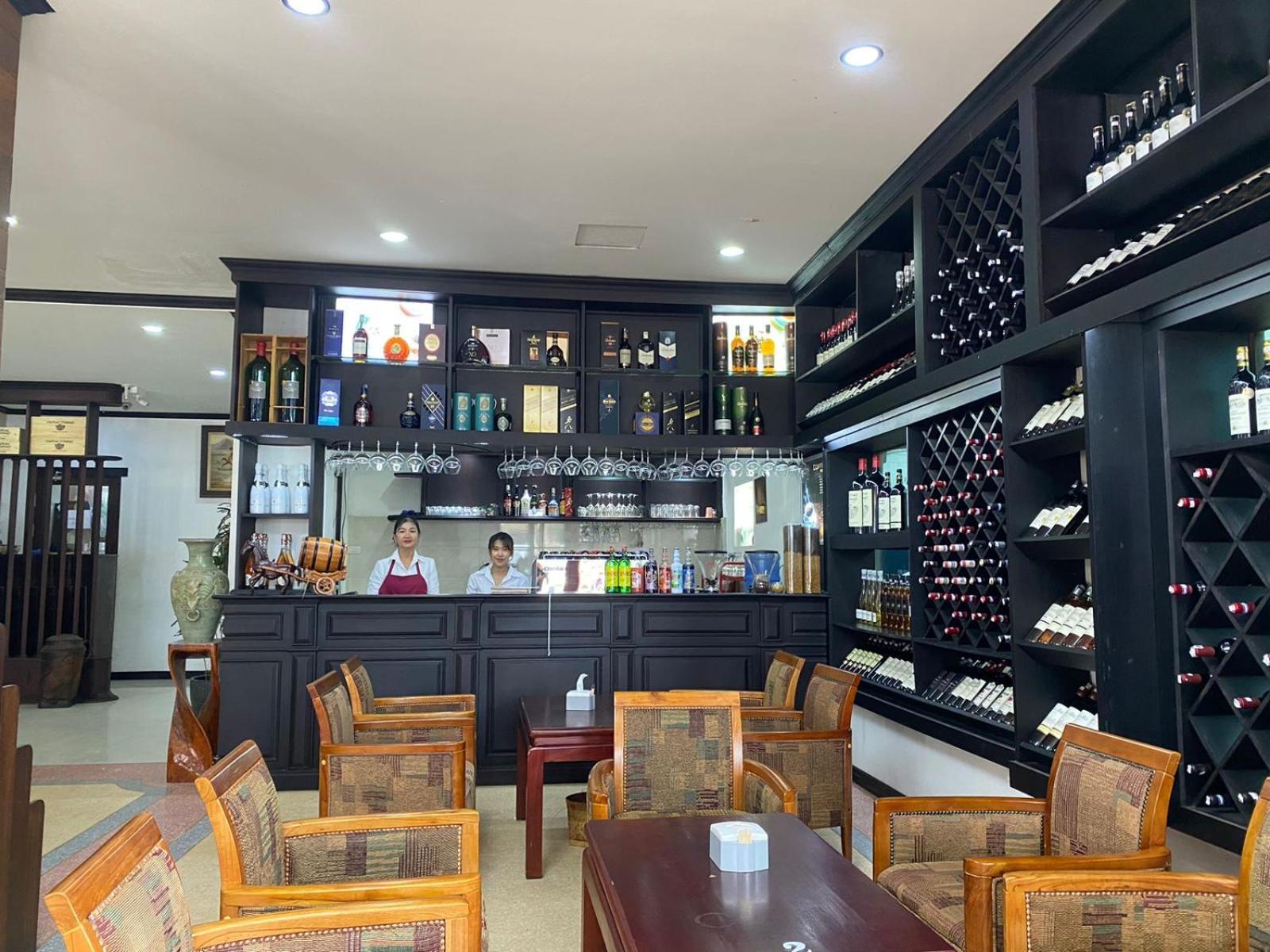 Subinh Hotel And Restaurant Pakse Buitenkant foto