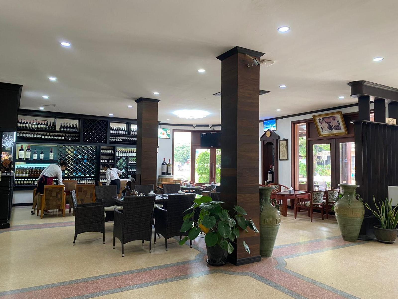Subinh Hotel And Restaurant Pakse Buitenkant foto