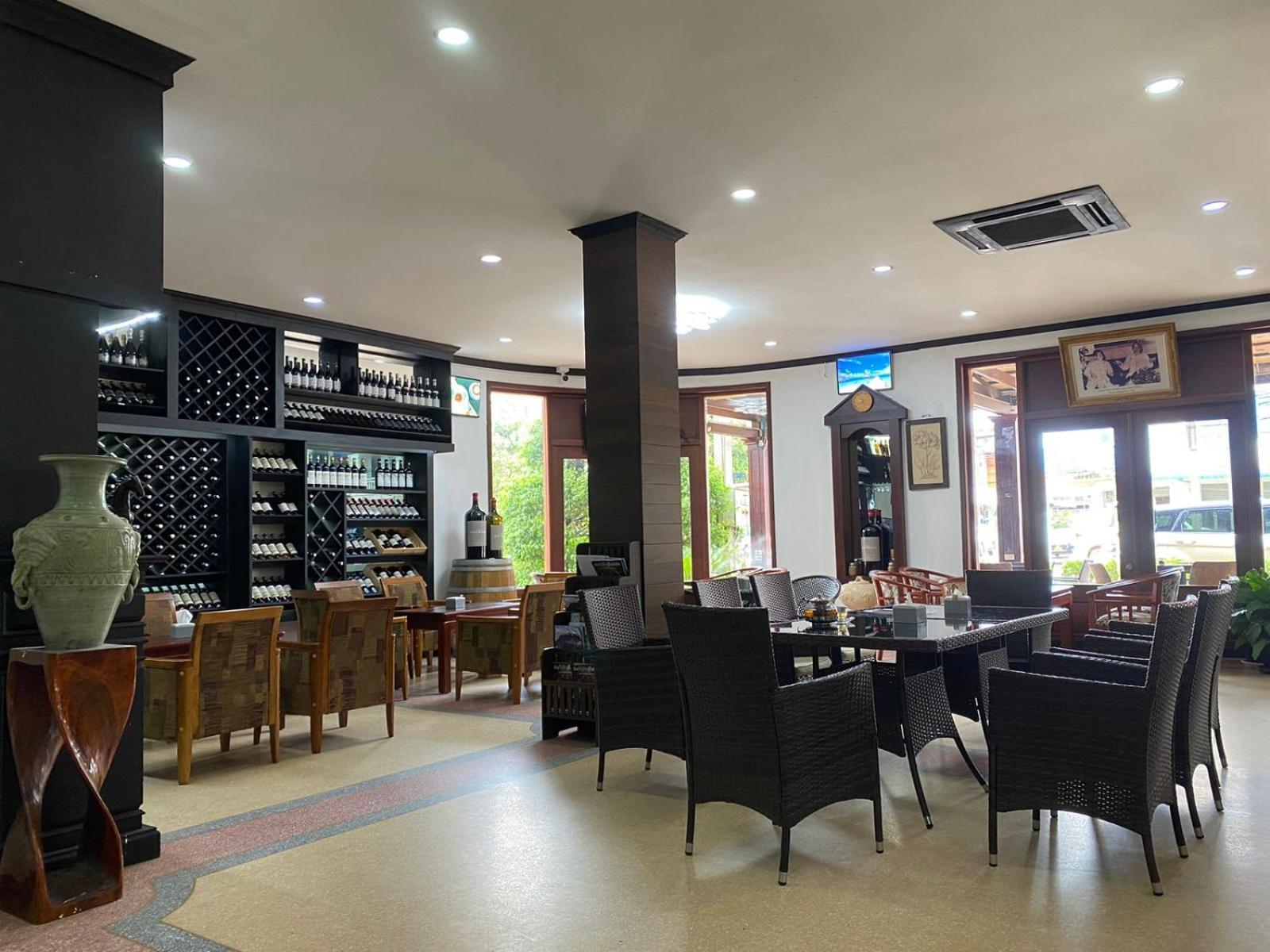 Subinh Hotel And Restaurant Pakse Buitenkant foto