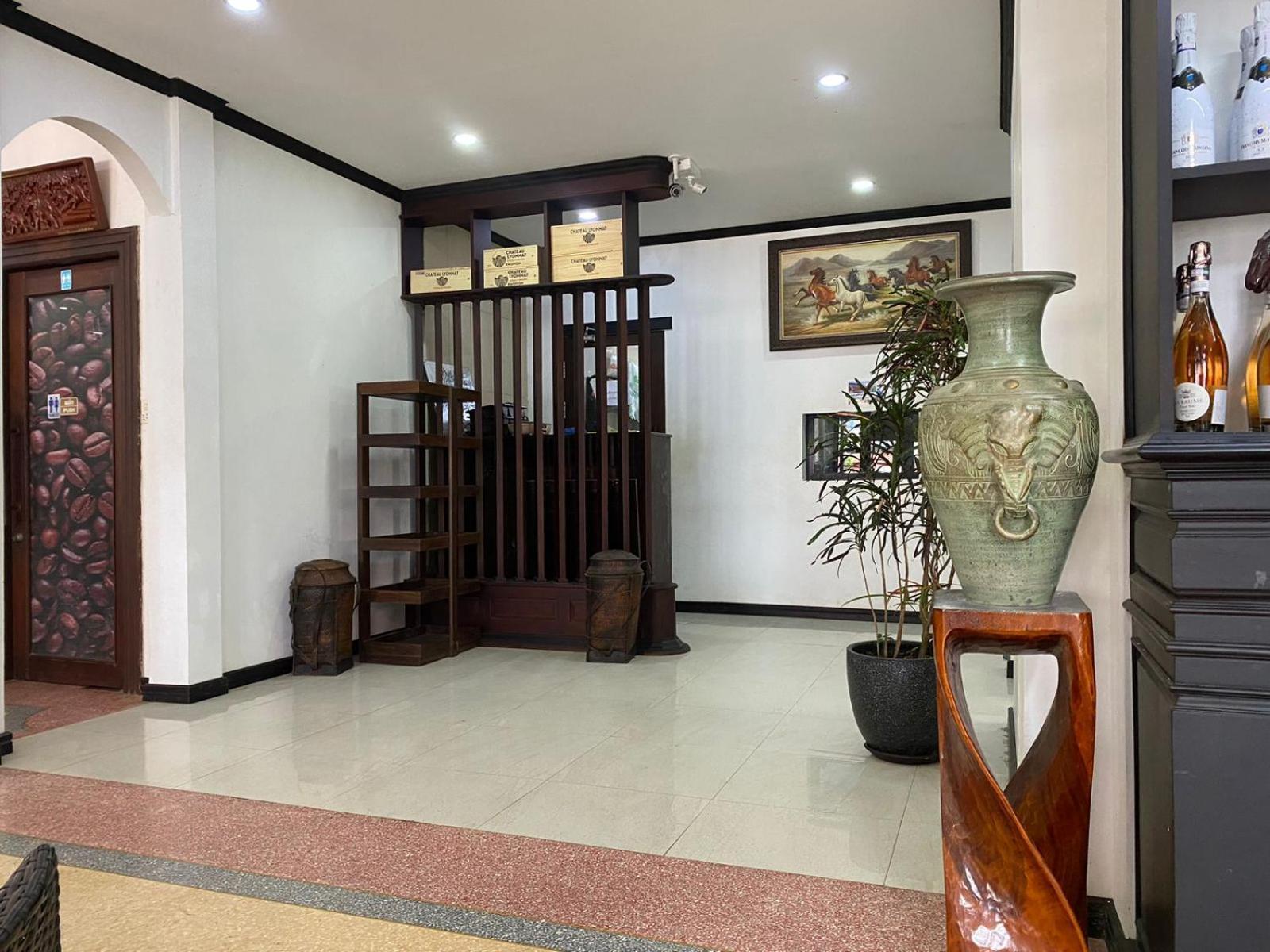 Subinh Hotel And Restaurant Pakse Buitenkant foto