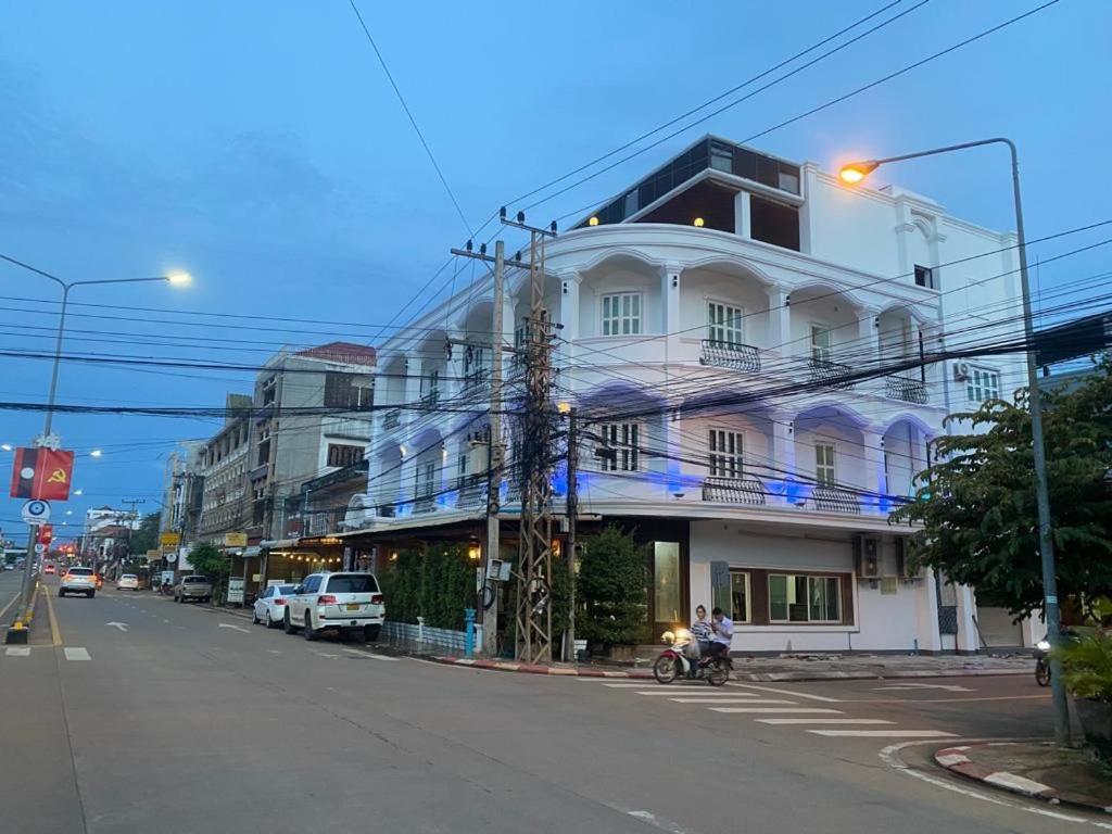 Subinh Hotel And Restaurant Pakse Buitenkant foto