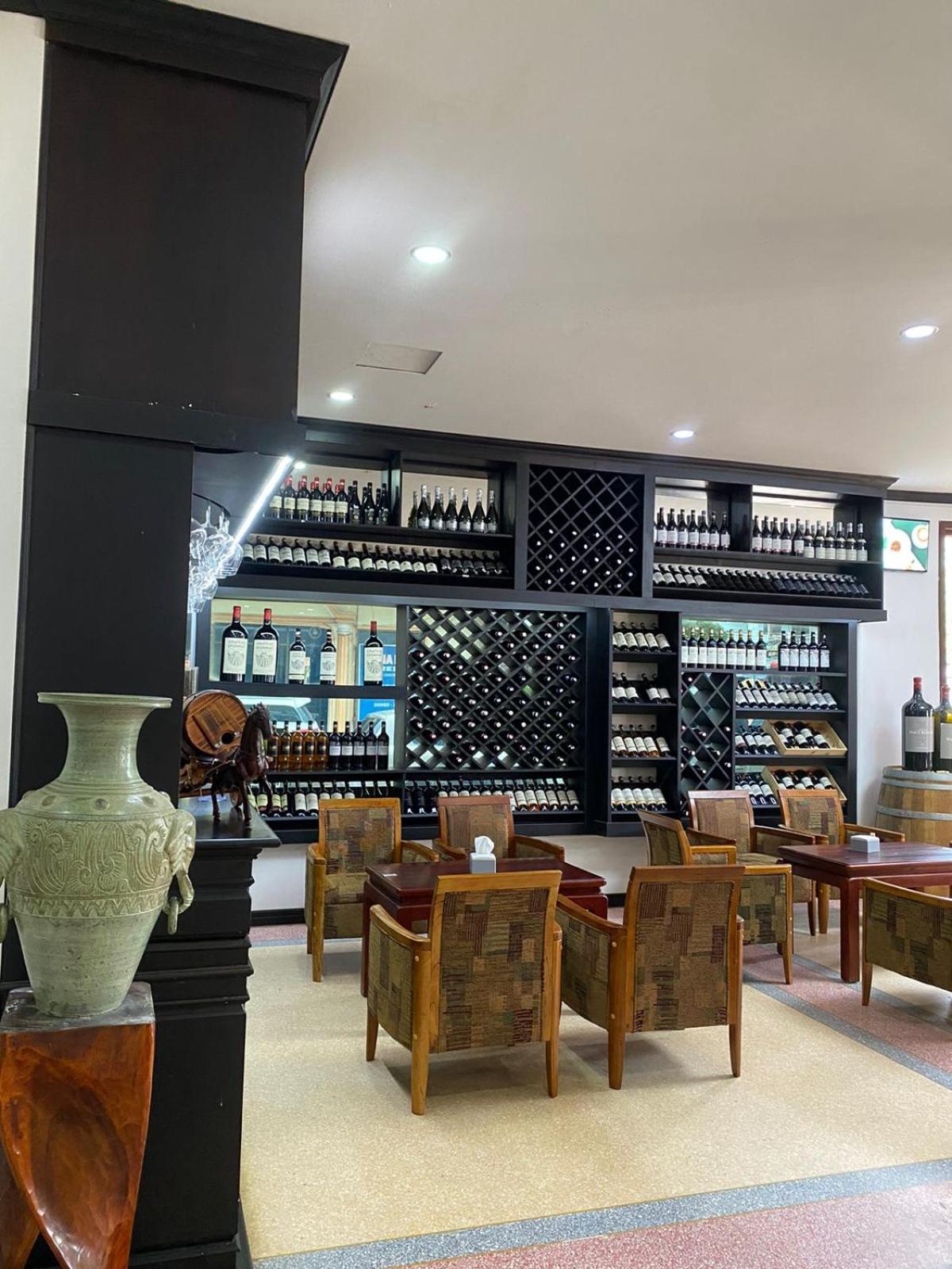 Subinh Hotel And Restaurant Pakse Buitenkant foto